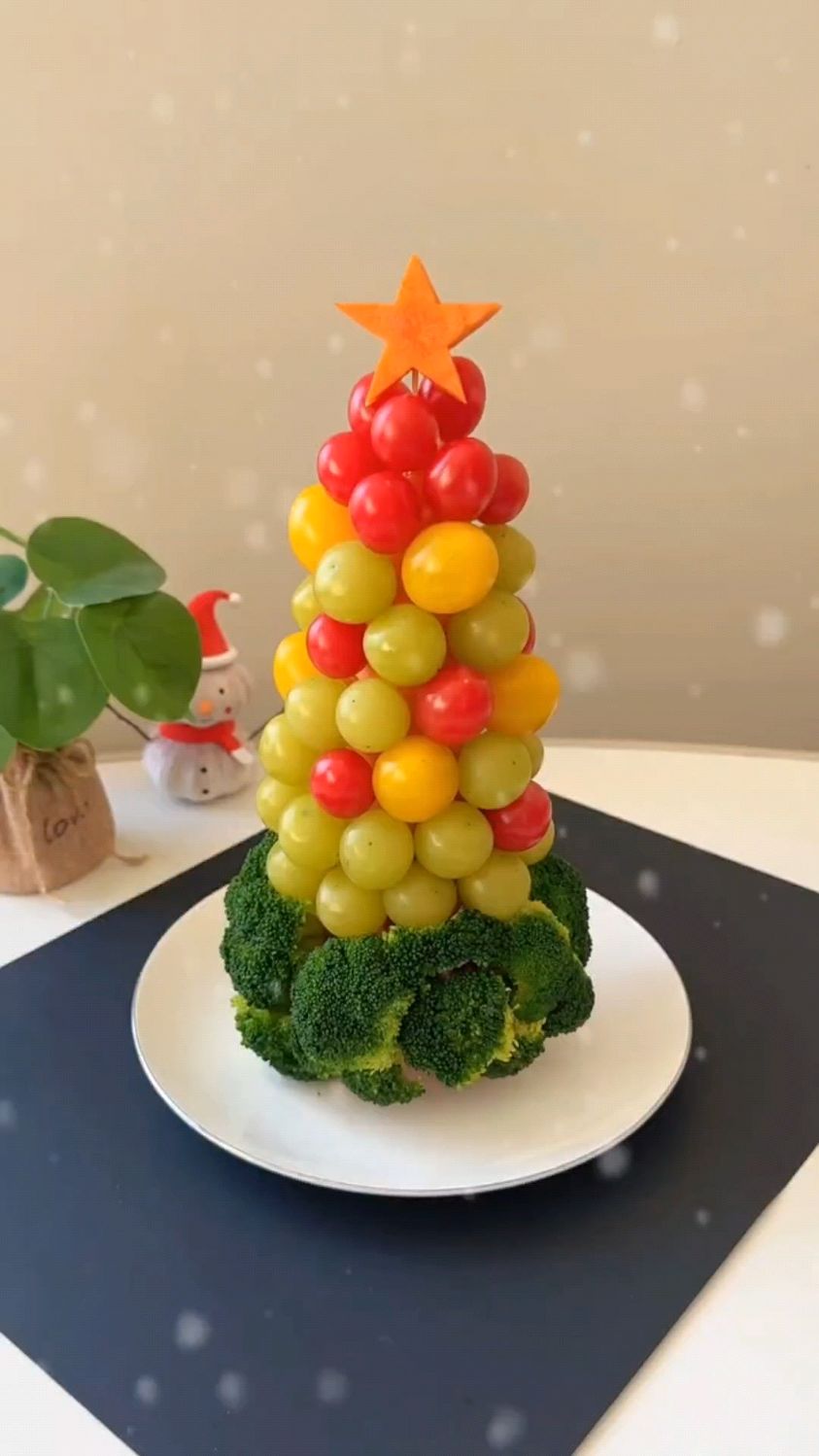 用蔬菜水果做漂亮的圣诞树