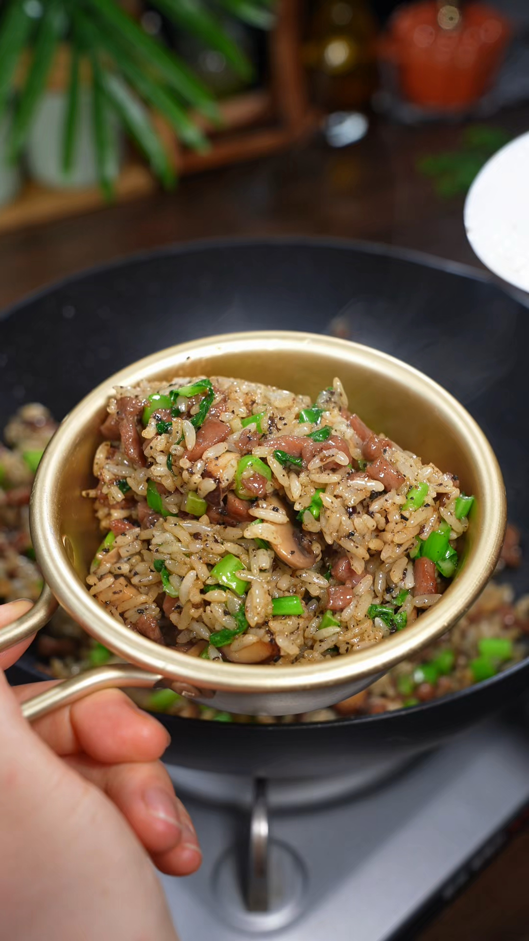 吃一次就会爱上的黑松露菌菇牛肉炒饭,看似平平无奇实则鲜美无比