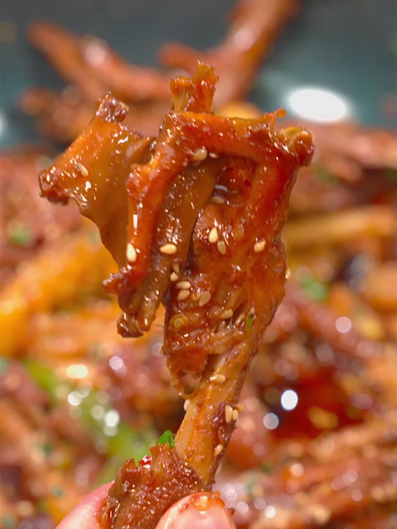 30秒就能学会的干锅鸭掌，软糯脱骨，香辣入味！