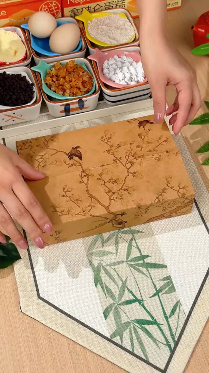 西柚可可拿破仑蛋糕，外酥里嫩，口感丝滑，