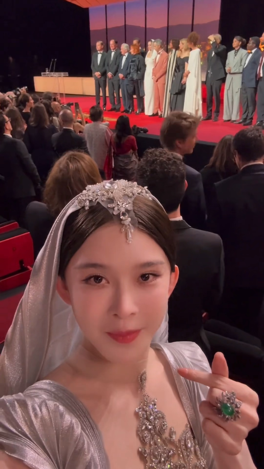 赵樱子戛纳追星成功!蹭完阿汤哥,又蹭小李子,这一趟不白来