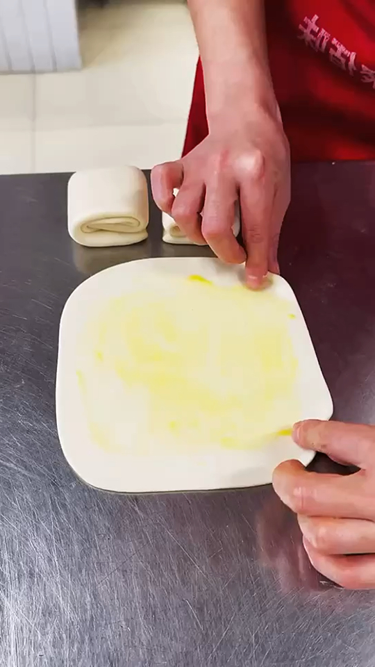 给大家分享一个鸡蛋灌饼的做法