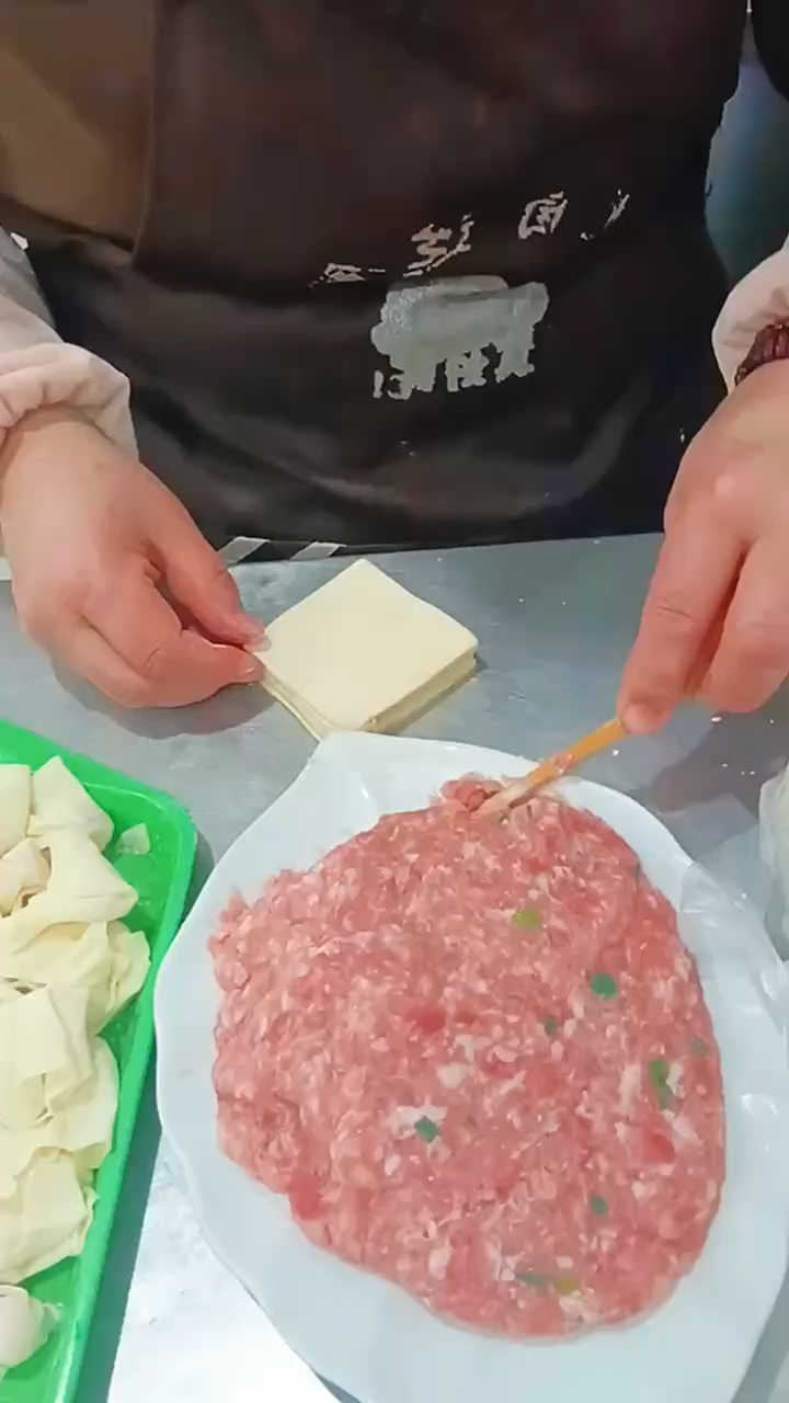 快速包馄饨的专业手法