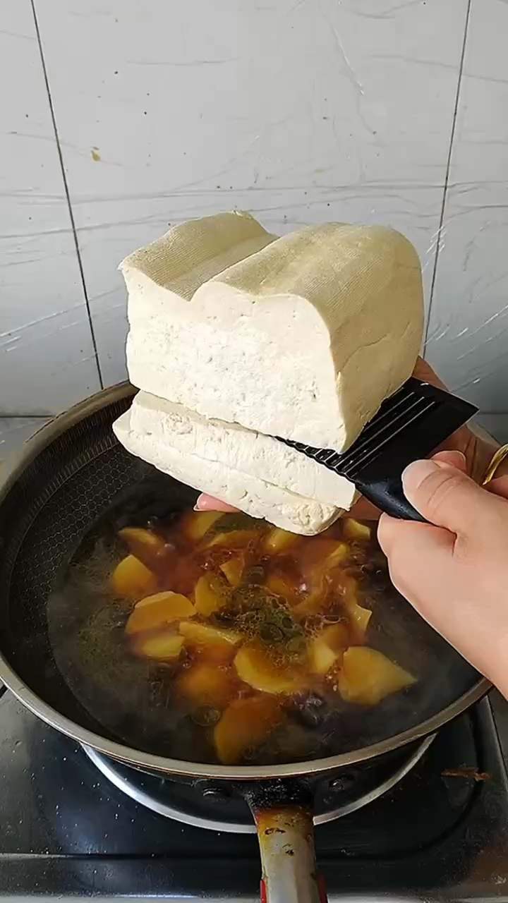 家常菜土豆炖大豆腐