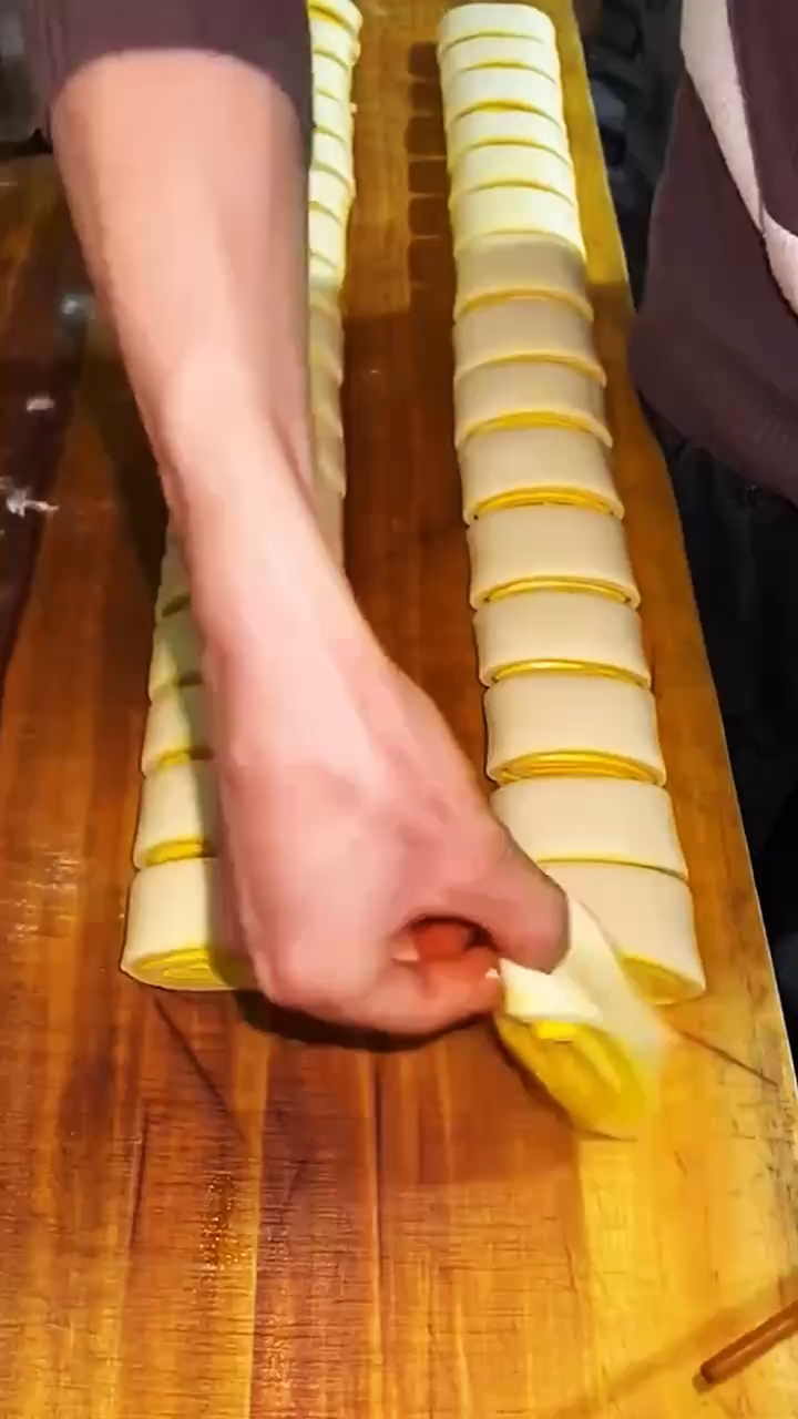 用筷子快速制作花卷
