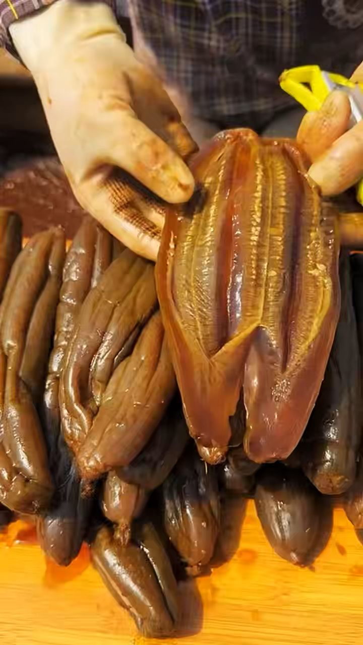 大缸腌制的小黄瓜