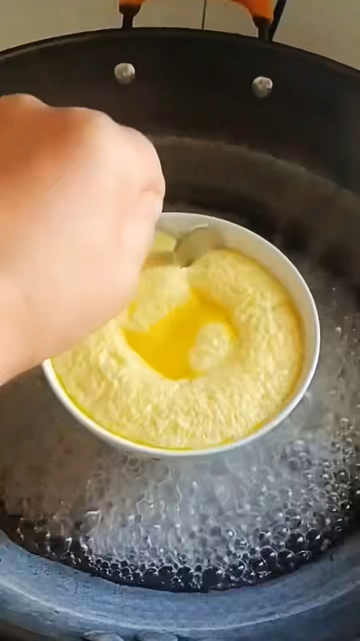 用两个鸡蛋制作的鸡蛋糕
