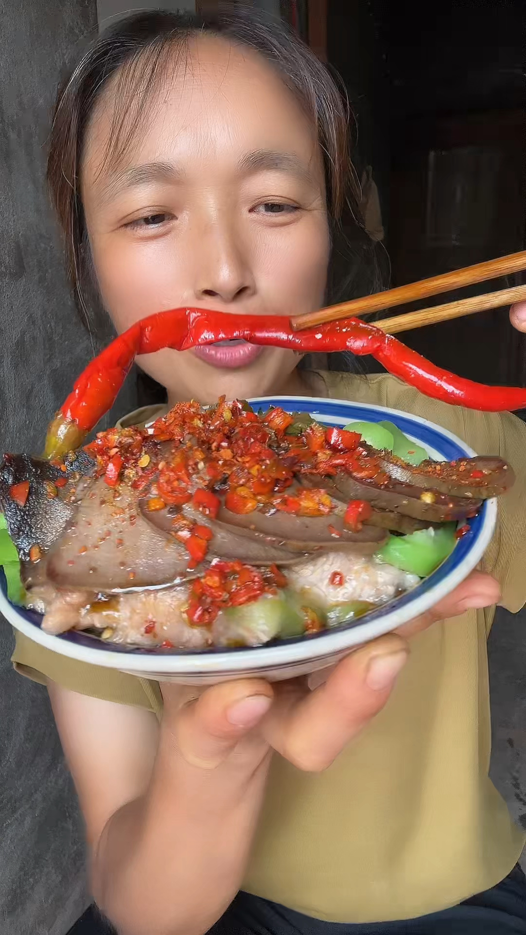凉拌猪舌头,红泡椒,丝瓜瘦肉汤