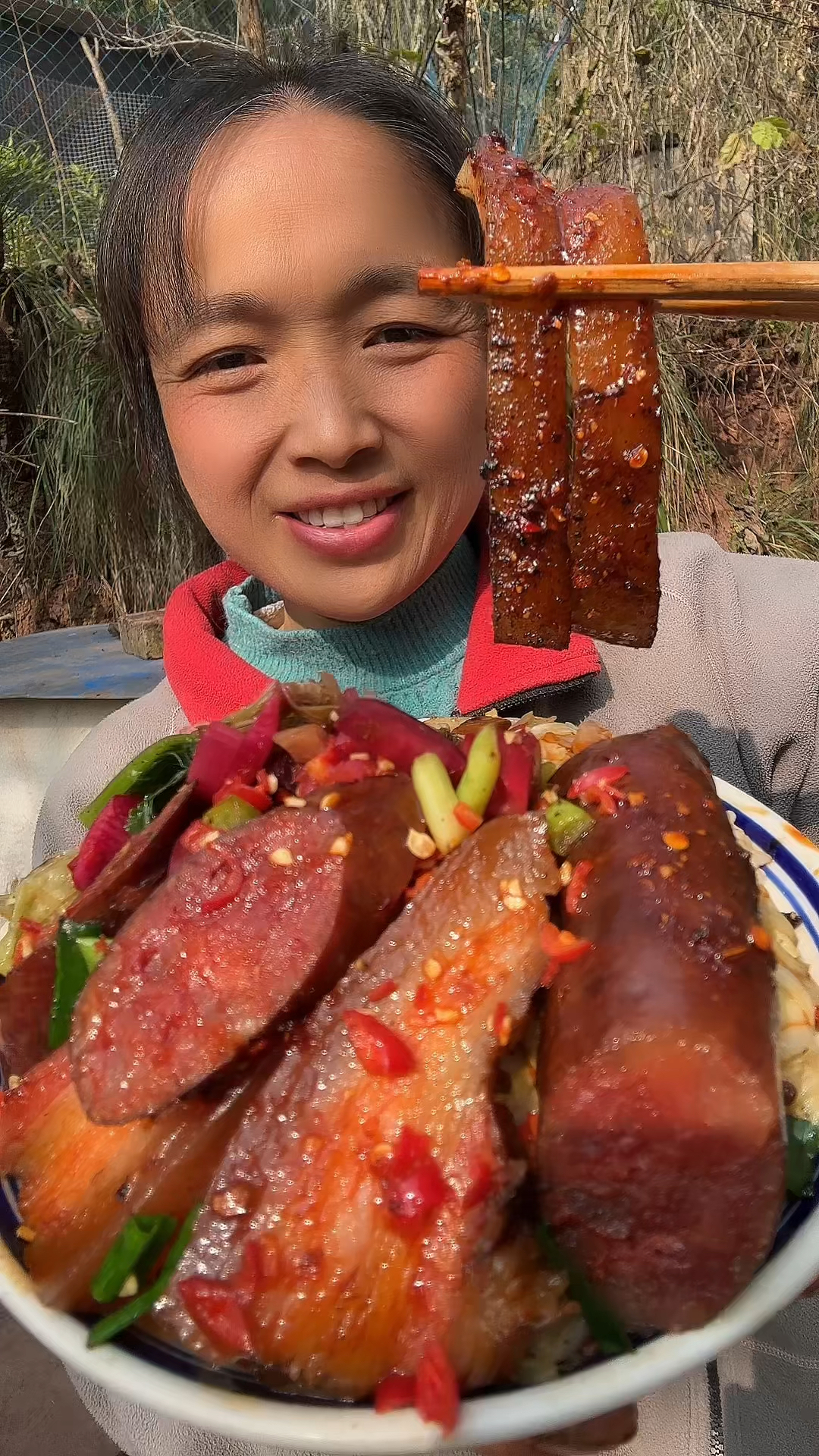 麻辣香肠,腊肉,白菜炒肉