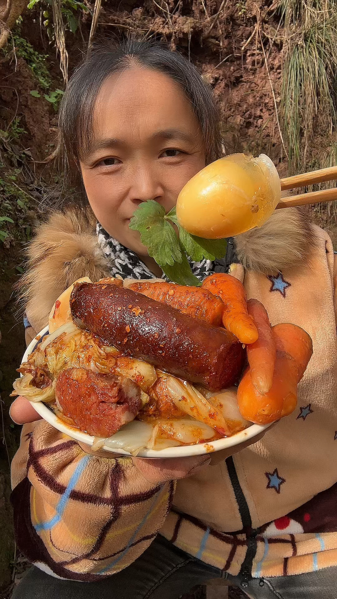 皮蛋,麻辣香肠,胡萝卜,白菜炒肉