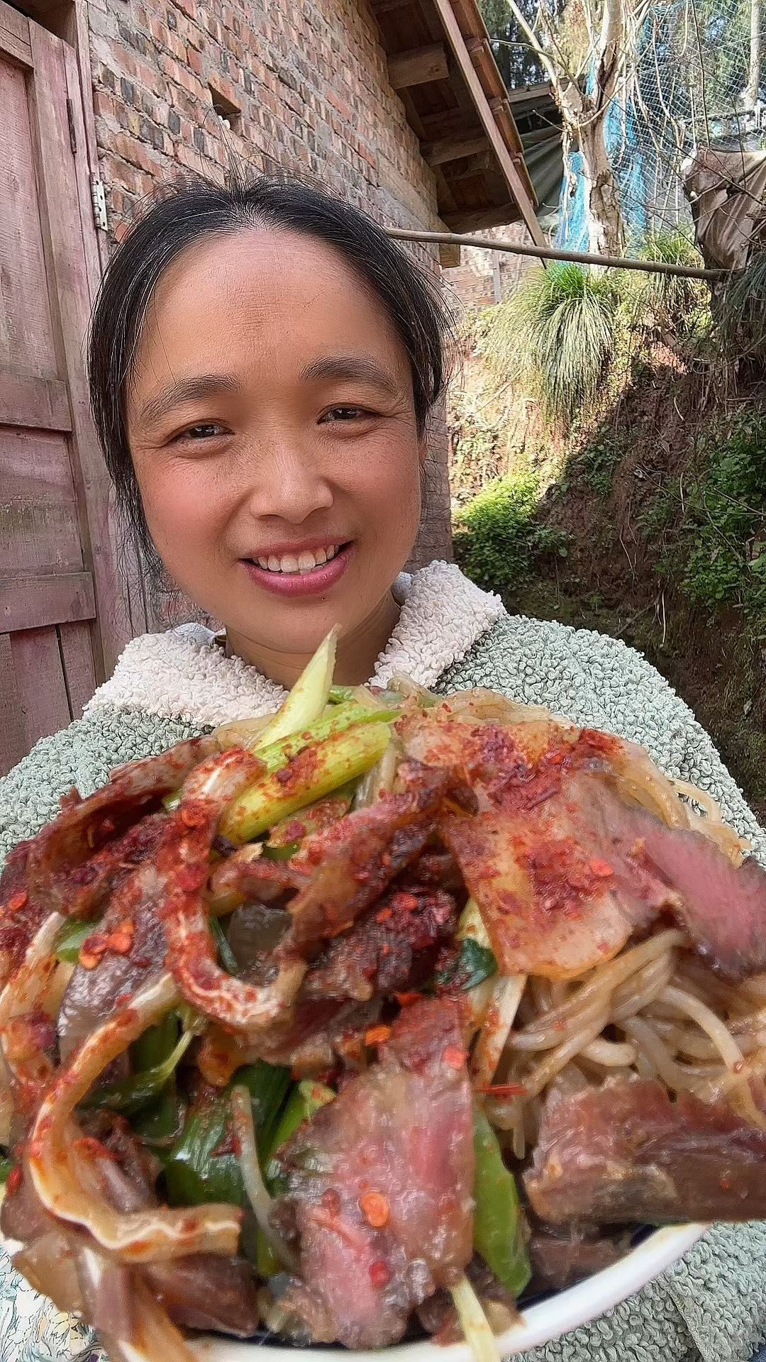 辣椒炒猪头肉,白菜煮粉条
