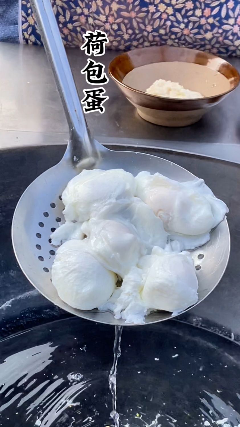 煮荷包蛋想要好看不粘锅千万不要开水下锅煮