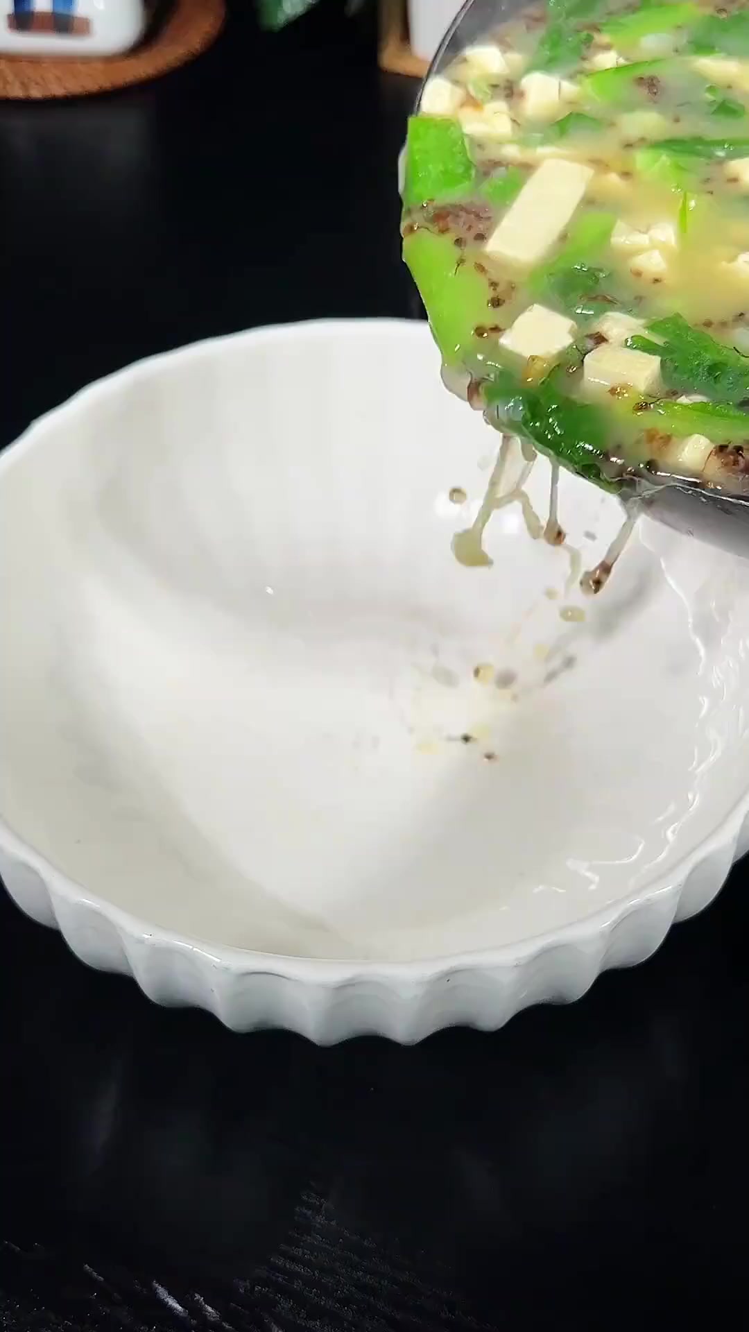 山西特色美食小白菜豆腐汤,汤鲜味美,特别营养好喝
