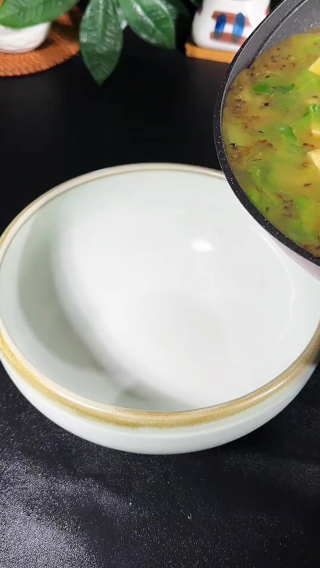 山西特色美食小白菜豆腐汤,豆腐软嫩,汤汁浓郁,特别营养好喝