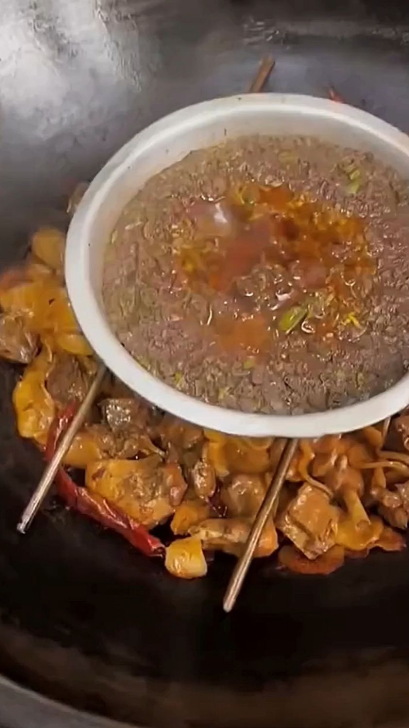 铁锅炖大鹅土豆干嘎嘎好吃