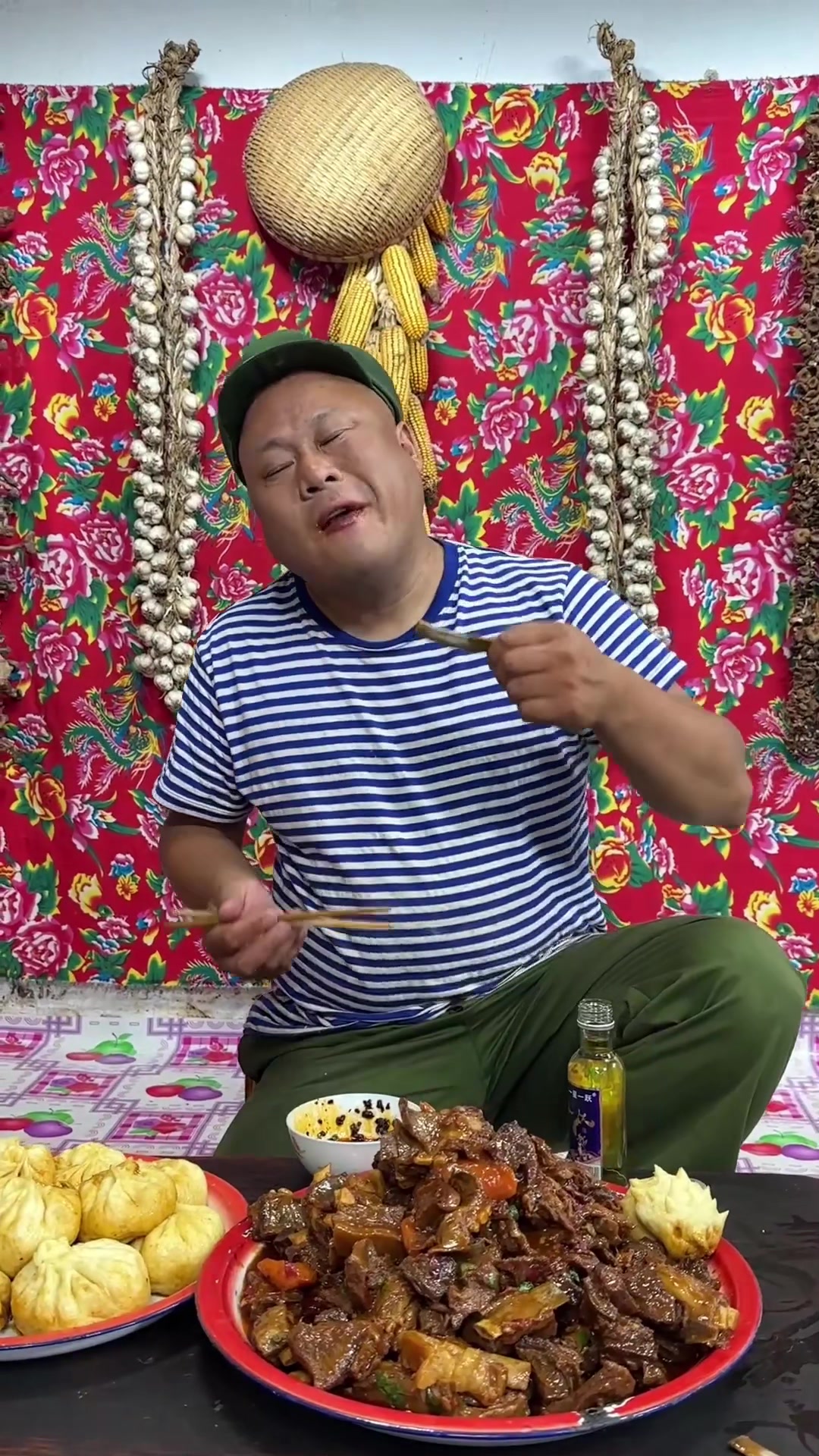 羊排黄焖牛腩，再弄点小包子，绝了