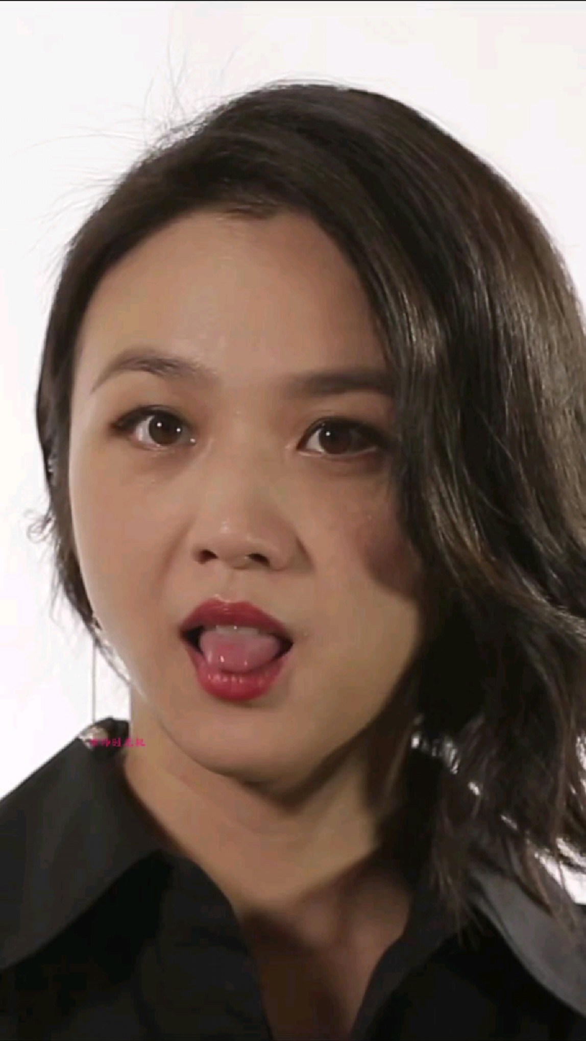 45岁的汤唯,依然年轻漂亮,满满的少女感。