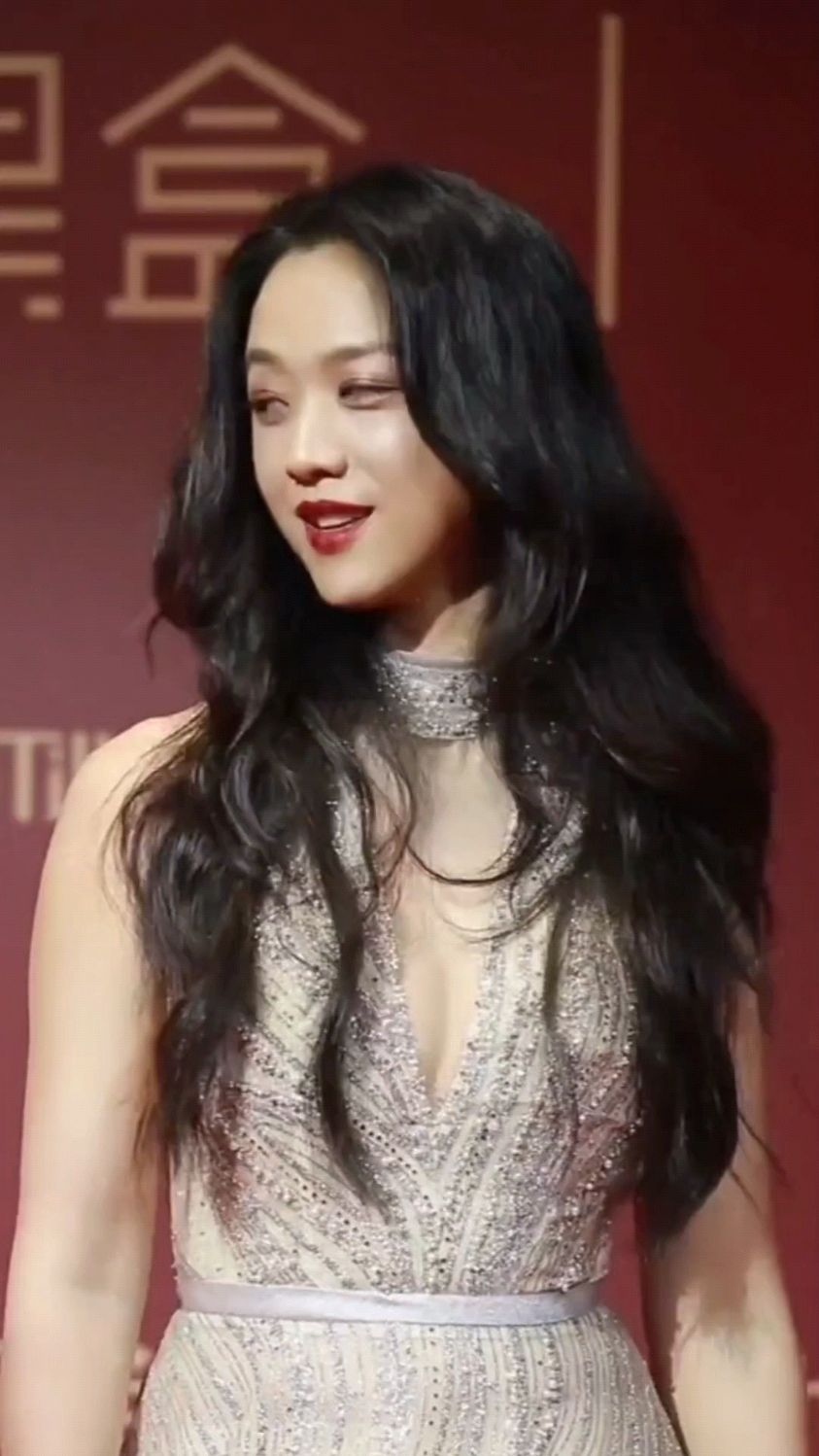 汤唯,曾为艺术而献身的明星,为她点赞。