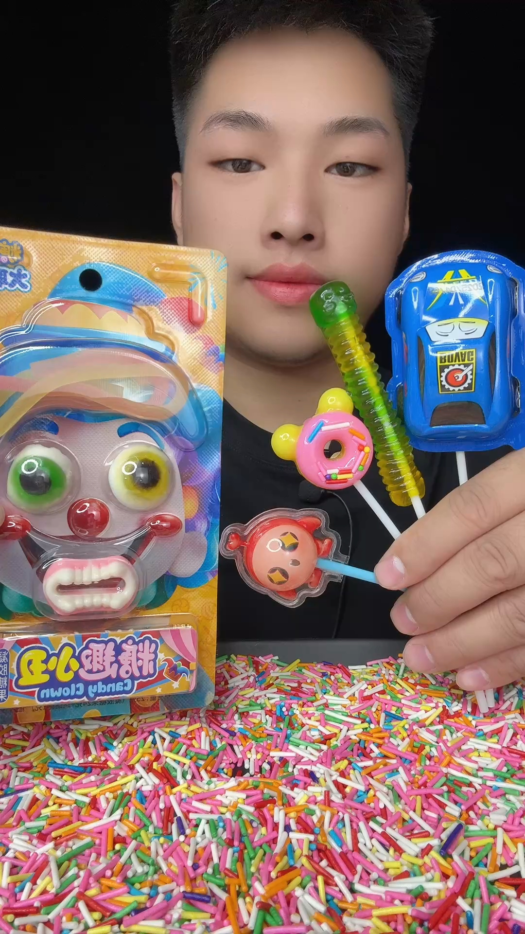 小丑糖果和粉色甜甜圈糖果