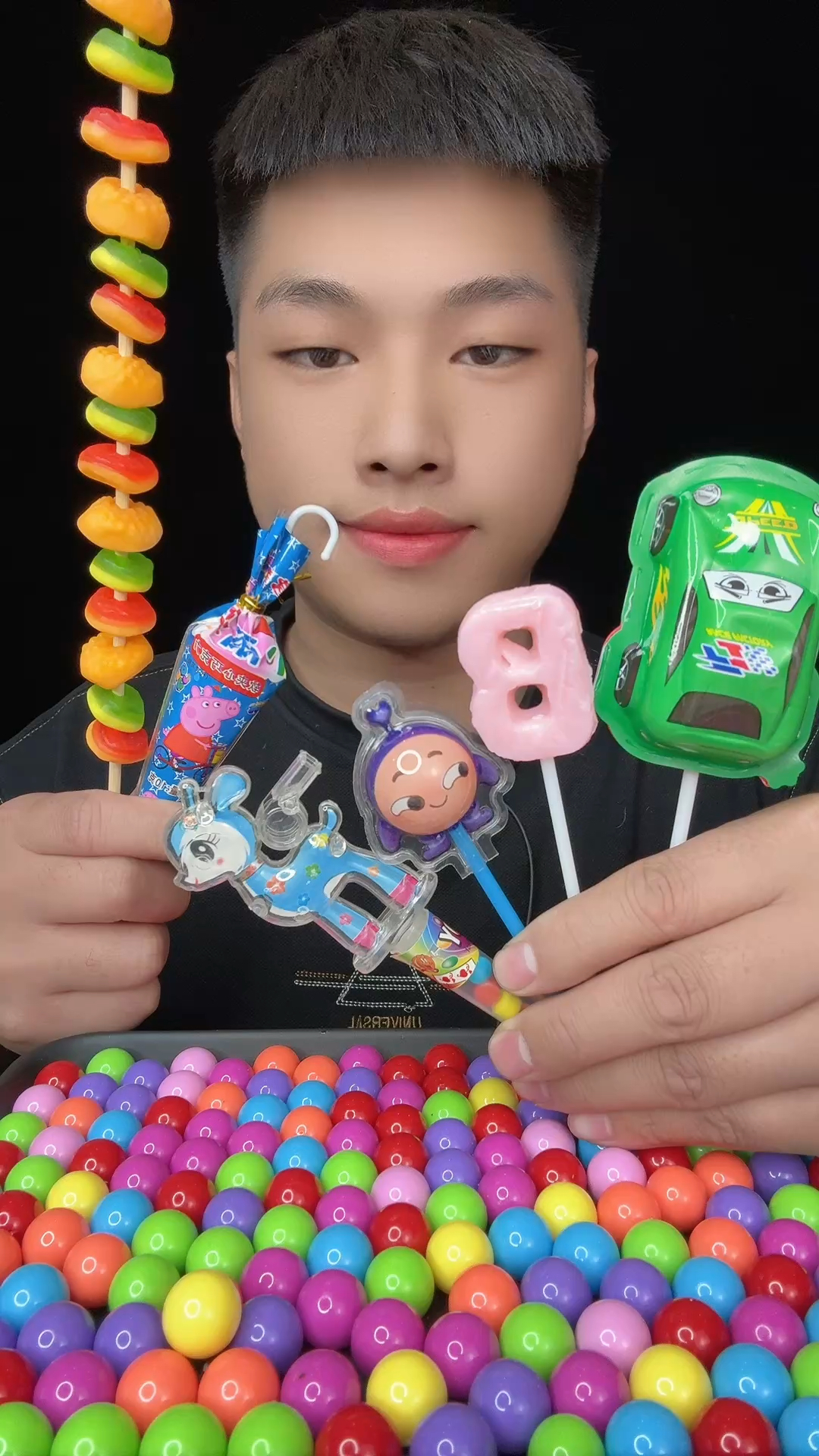 糖果小屋，紫色的蛋仔糖和汽车巧克力