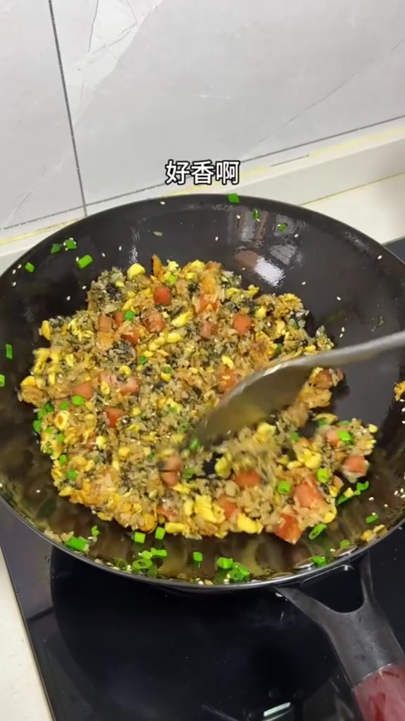 家里有吃剩的米饭快做这个紫菜炒饭，真的太香了！饭渣宝宝都爱吃！