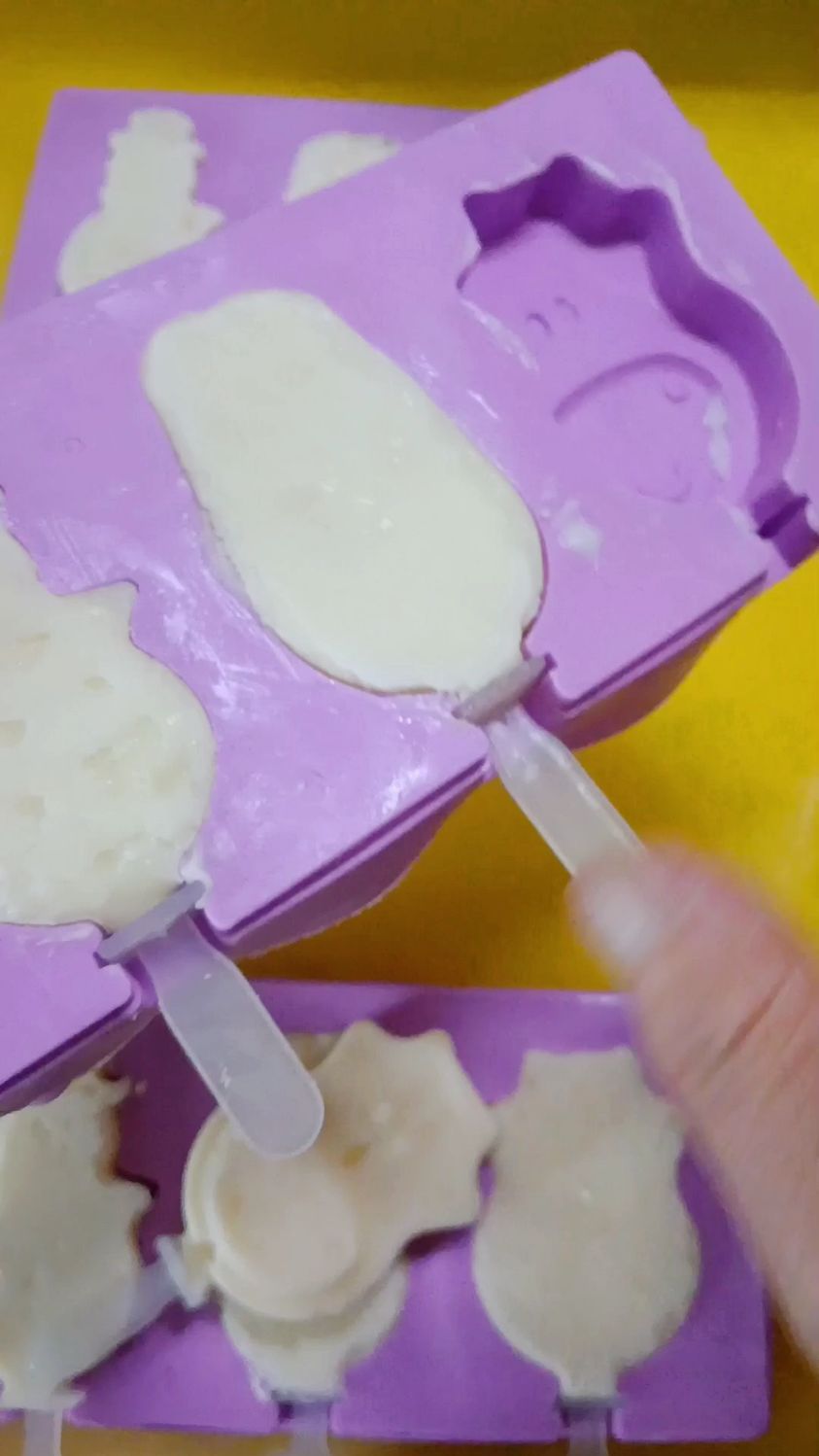 #这是我每年夏天都会做的小布丁雪糕这个方法又是我用了好几年了