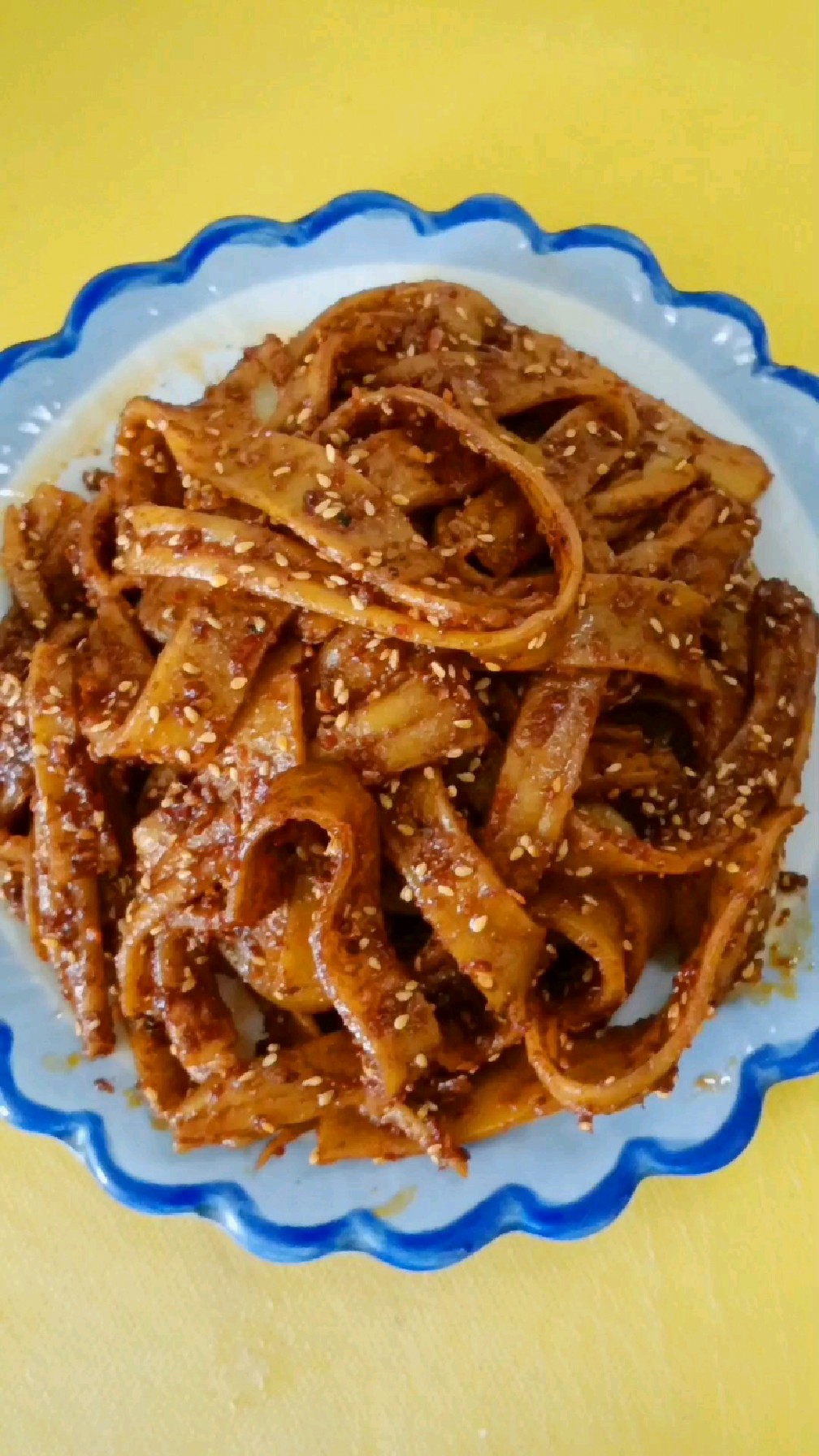 #自制麻辣条小零食 #美食谱菜大全 #孩子们都喜欢吃的手工辣条