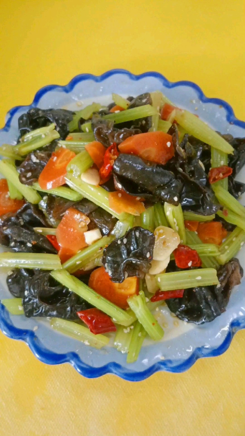 #凉拌小菜芹菜拌木耳好吃 #做个快手菜 #舌尖上的美食 #今天拍点啥