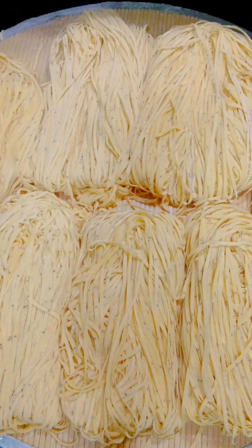 #地方特色美食纯手工擀豌豆面条详细制作方法 #用纯豌豆面擀的
