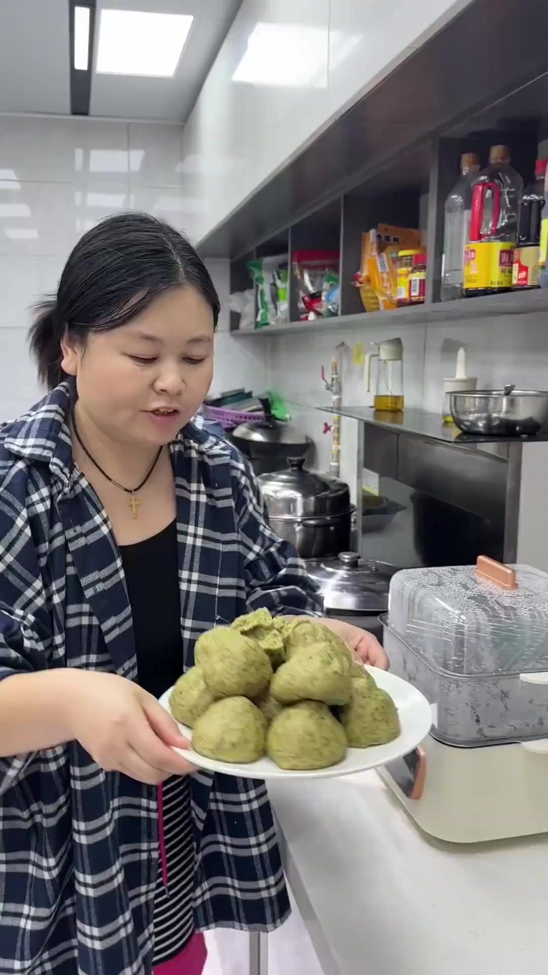 我隔三差五就要蒸一锅杂粮窝窝头，做法简单凉了也不硬，越嚼越香