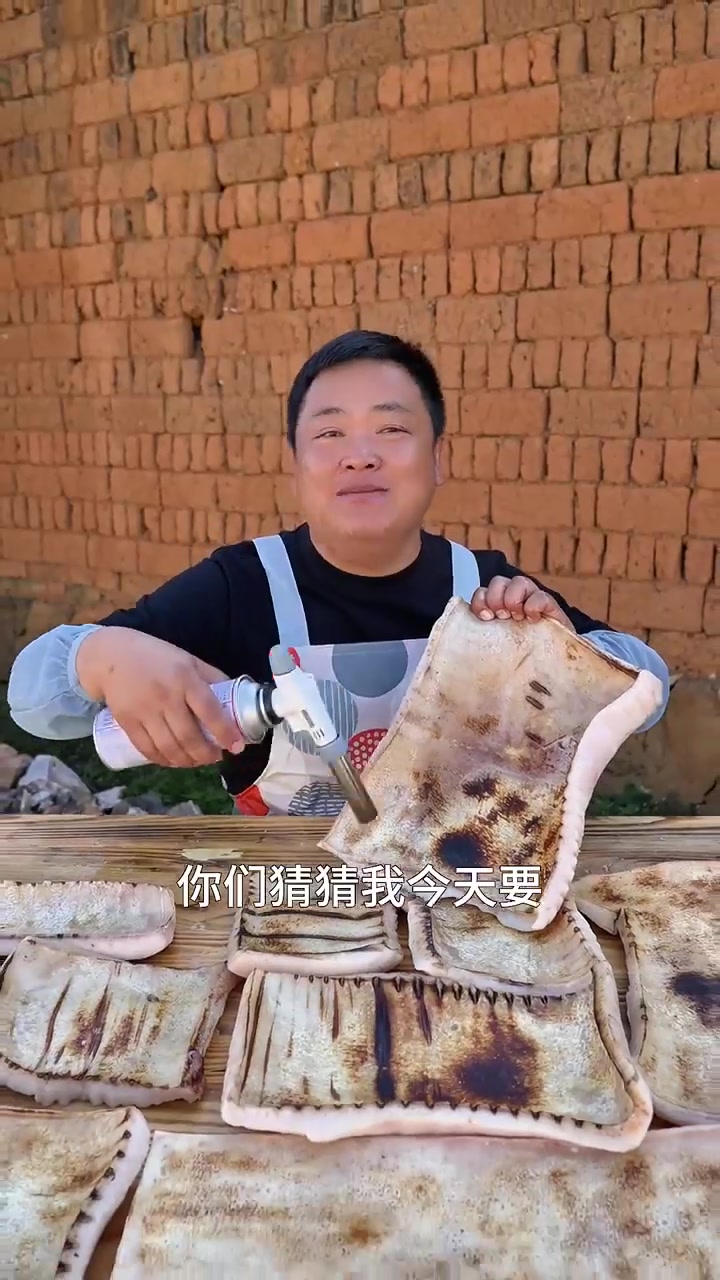 冬天煮一锅热腾腾的黑皮子,不要太安逸哦~!