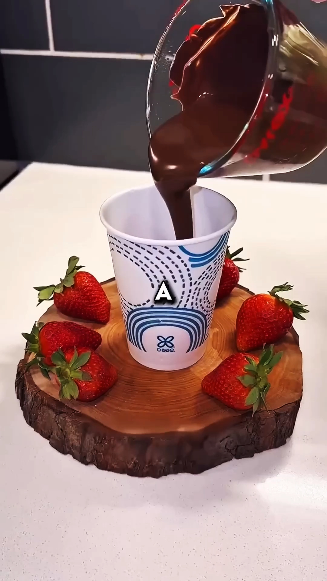 这样吃巧克力是不是浪漫又美味呢?