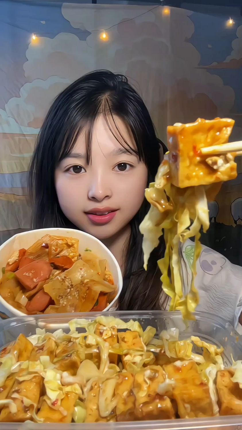 家人们谁懂啊泡菜臭豆腐和烤冷面真的是绝配啊!