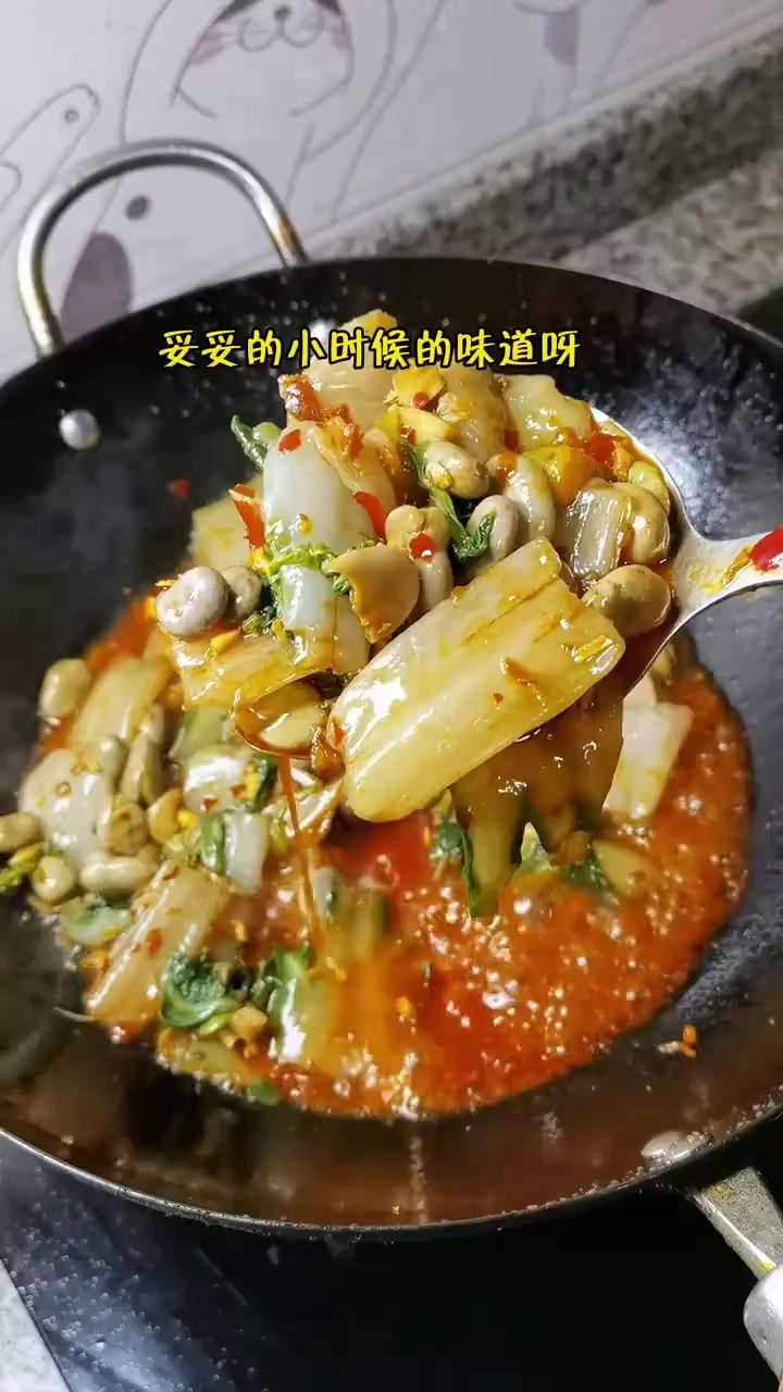 春暖花开，天气回暖，这季节特别适合吃这道厚皮菜炒胡豆，巨好吃