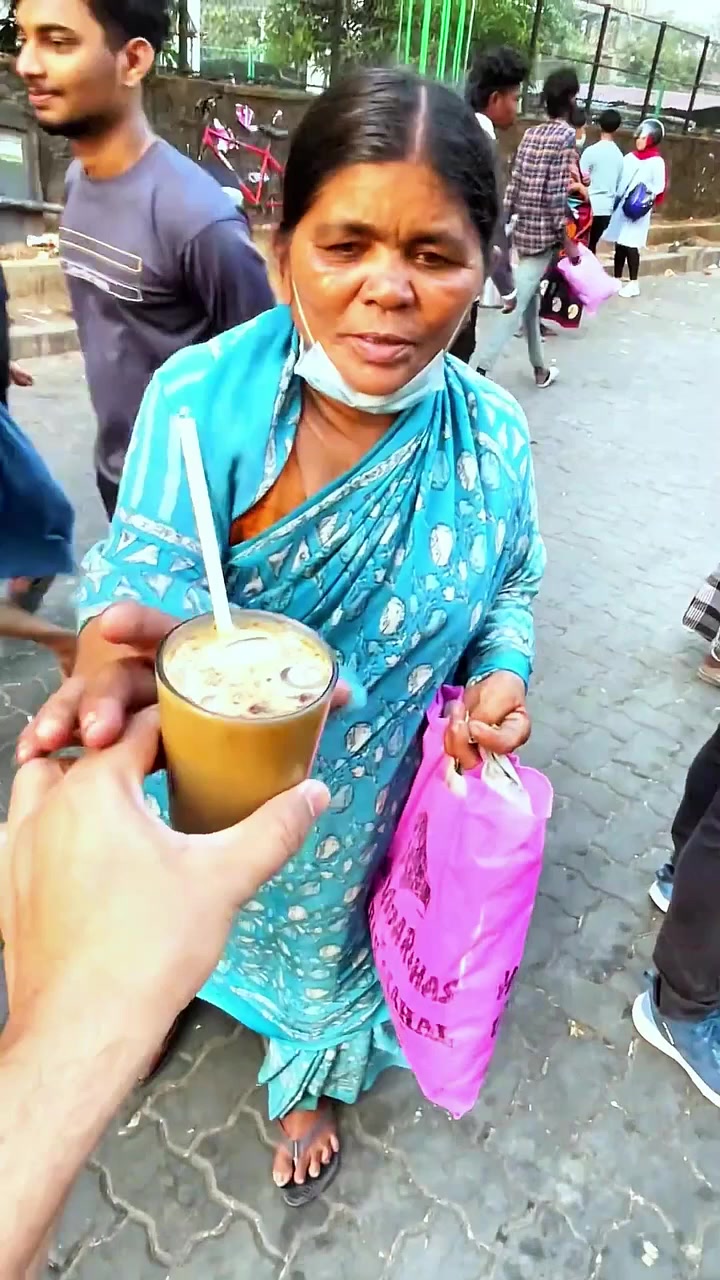 你知道印度人是如何制作花式奶茶的吗？真是让人大开眼界啊