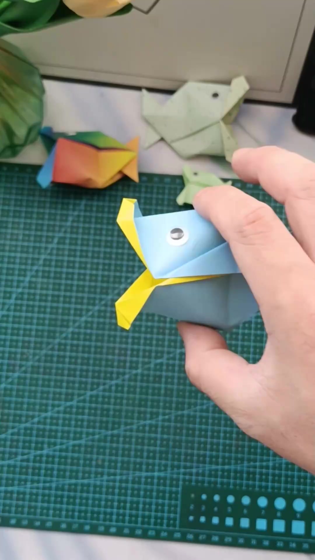 简会说话的大嘴鱼折法教程,步骤简单详细,一学就会