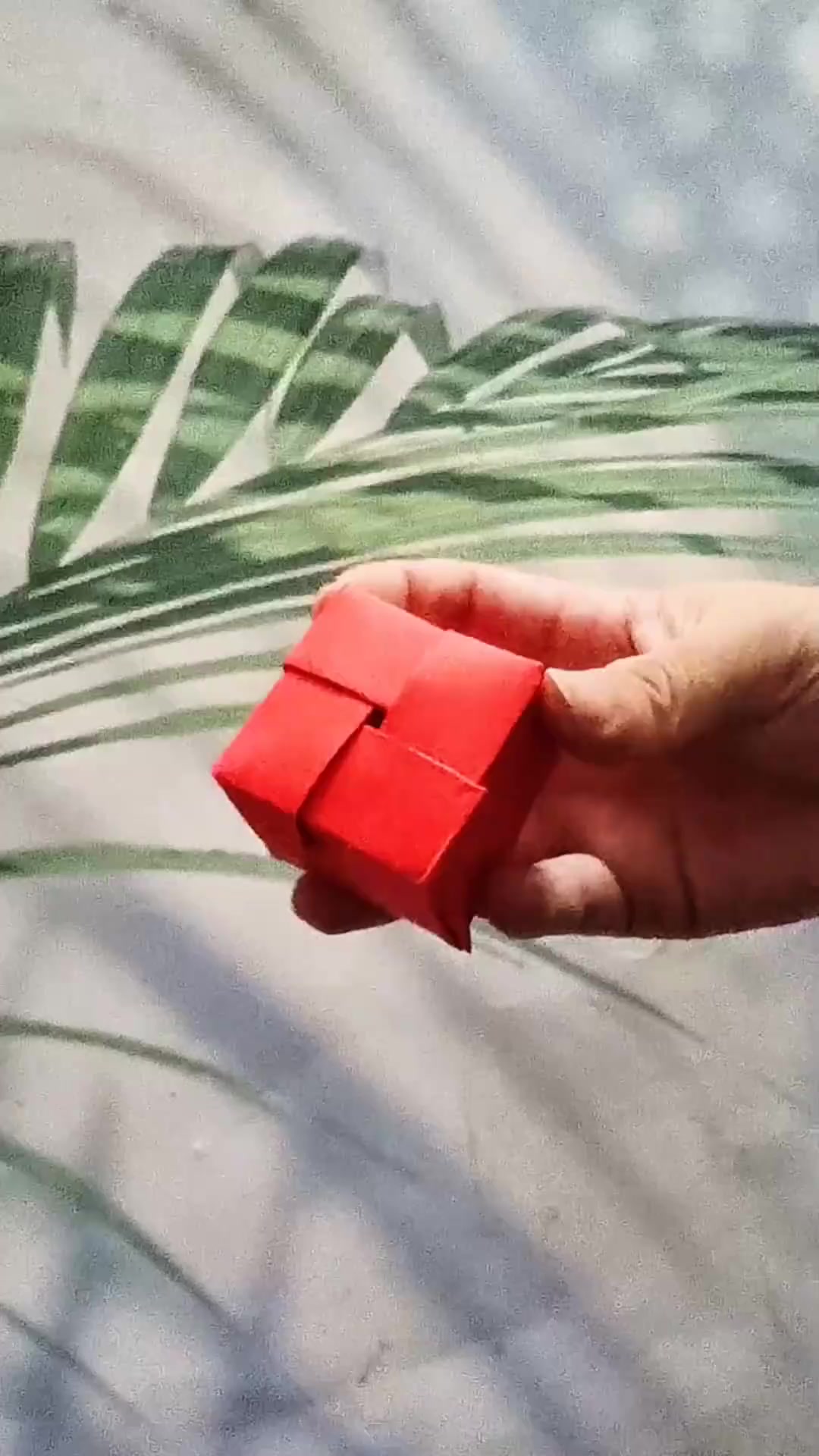 用正方形纸折一款简单易学的礼品盒,详细折纸教程一学就会