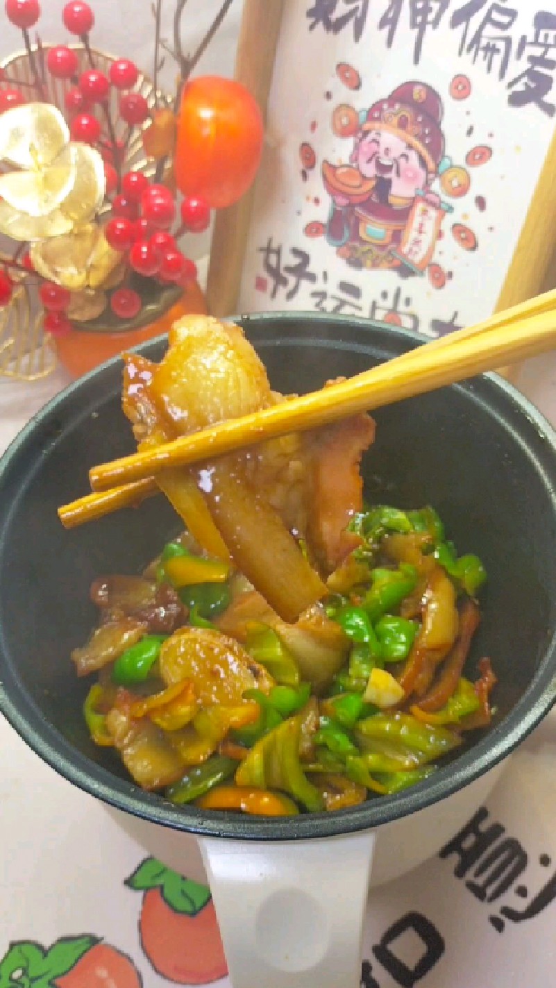 今日花费2.7|一个人宿舍做饭吃什么? 今天吃青椒炒猪头肉