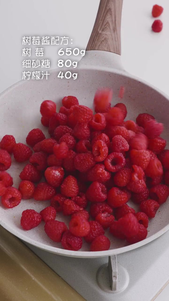 复刻东京大饭店的甜品：悬浮树莓布丁~    