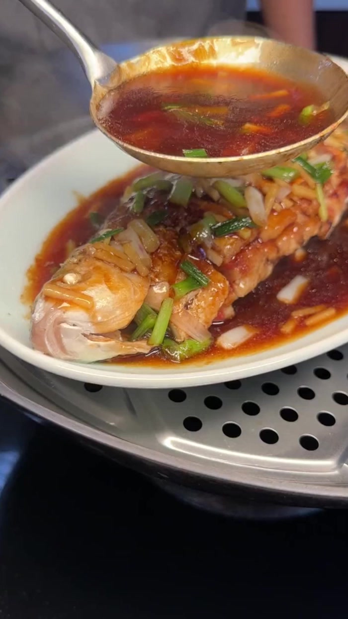 怀旧粤菜家乡煎酿鲮鱼，是广东十大名菜之一