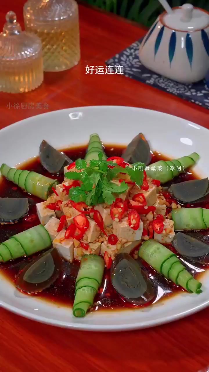 年夜饭必学这道黄瓜皮蛋塔 摆盘惊艳味道绝了！