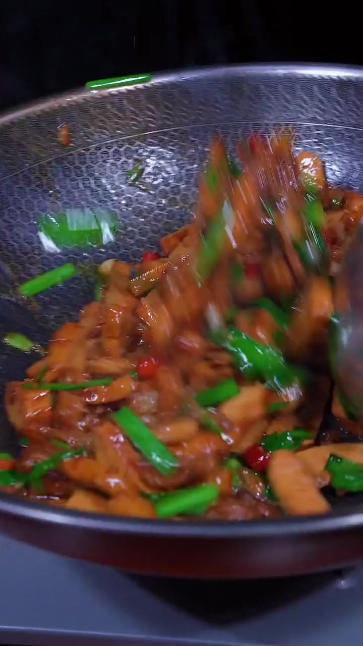 又是一道好吃的下饭菜香干炒韭菜,做法简单又好吃!