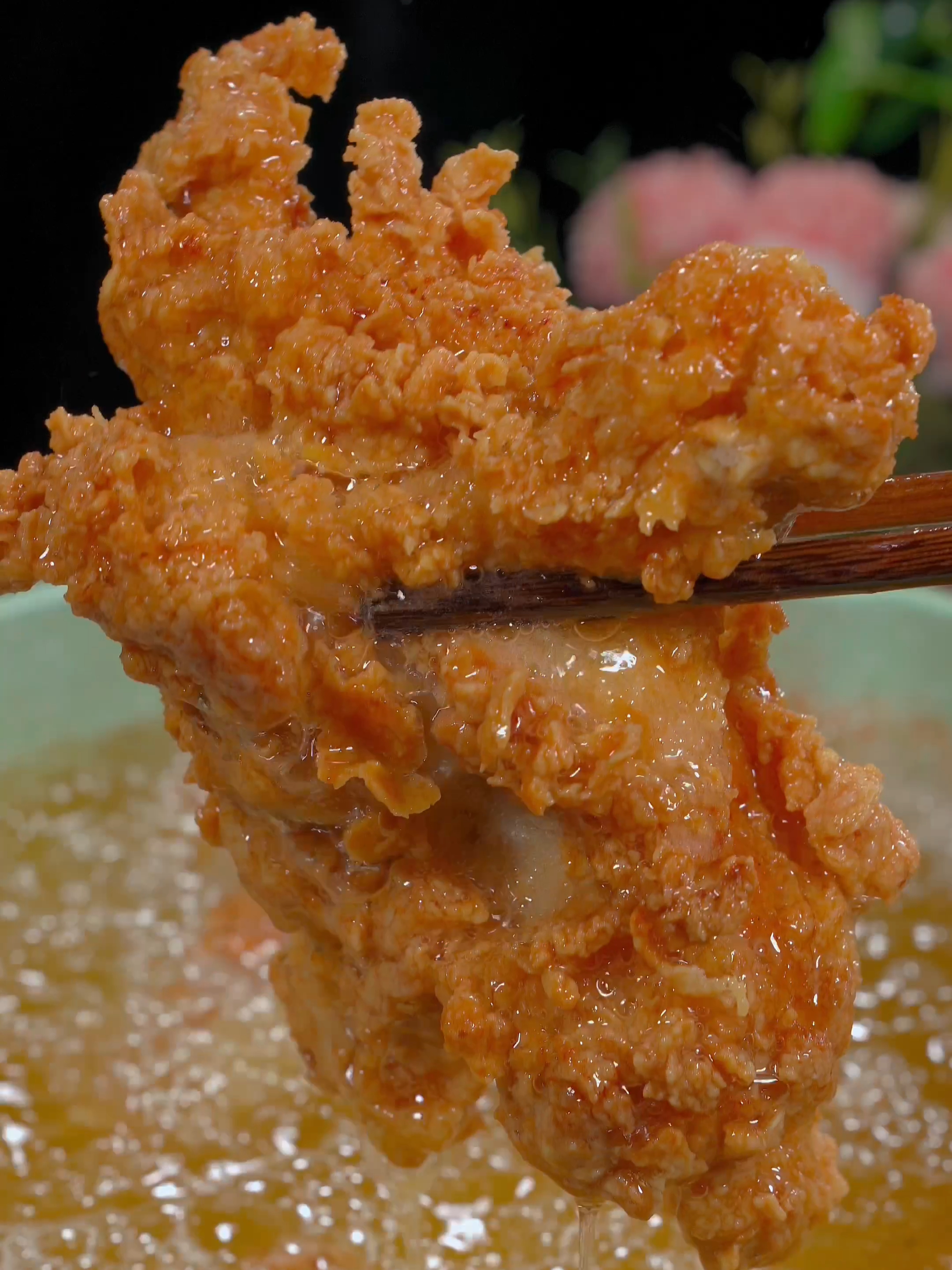 孩子想吃炸鸡翅，自己在家做真的很简单，又香又酥脆！