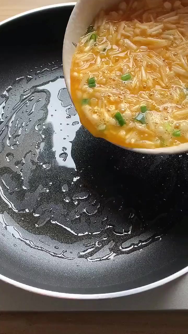 明天早餐,这道金针菇鸡蛋饼让你欲罢不能!!
