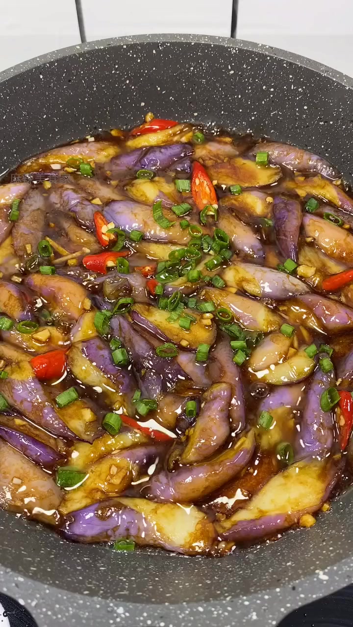 红烧茄子煲，一口下去米饭瞬间见底！！