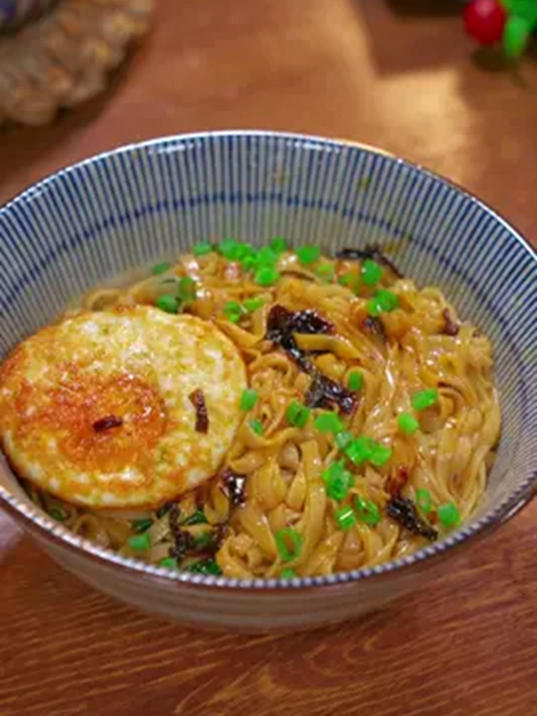 孩子爱吃的葱油拌面，做法简单又美味～！