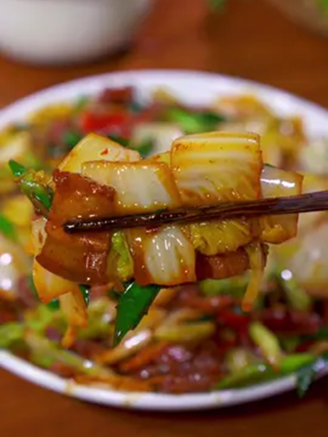白菜炒肉这样做,鲜香味美,简单好吃又下饭!