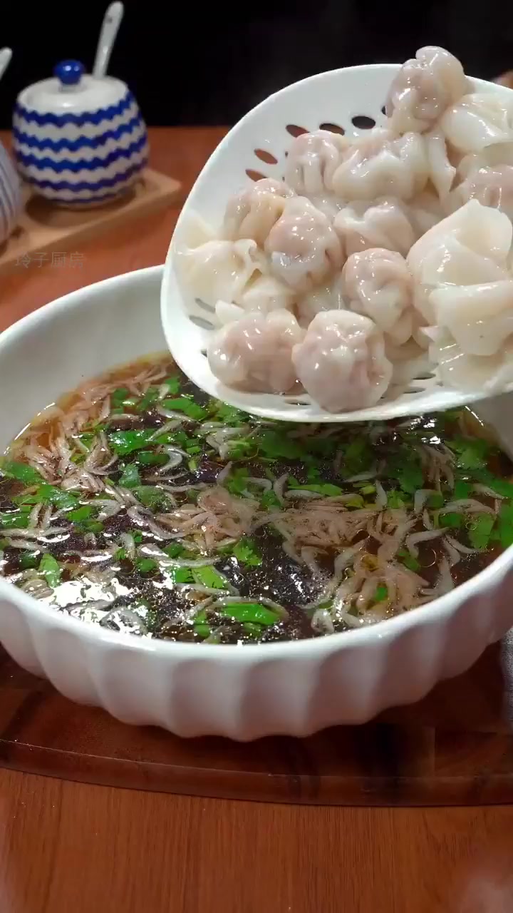 99%的人调馄饨汤底都错了,秘诀竟如此简单!!