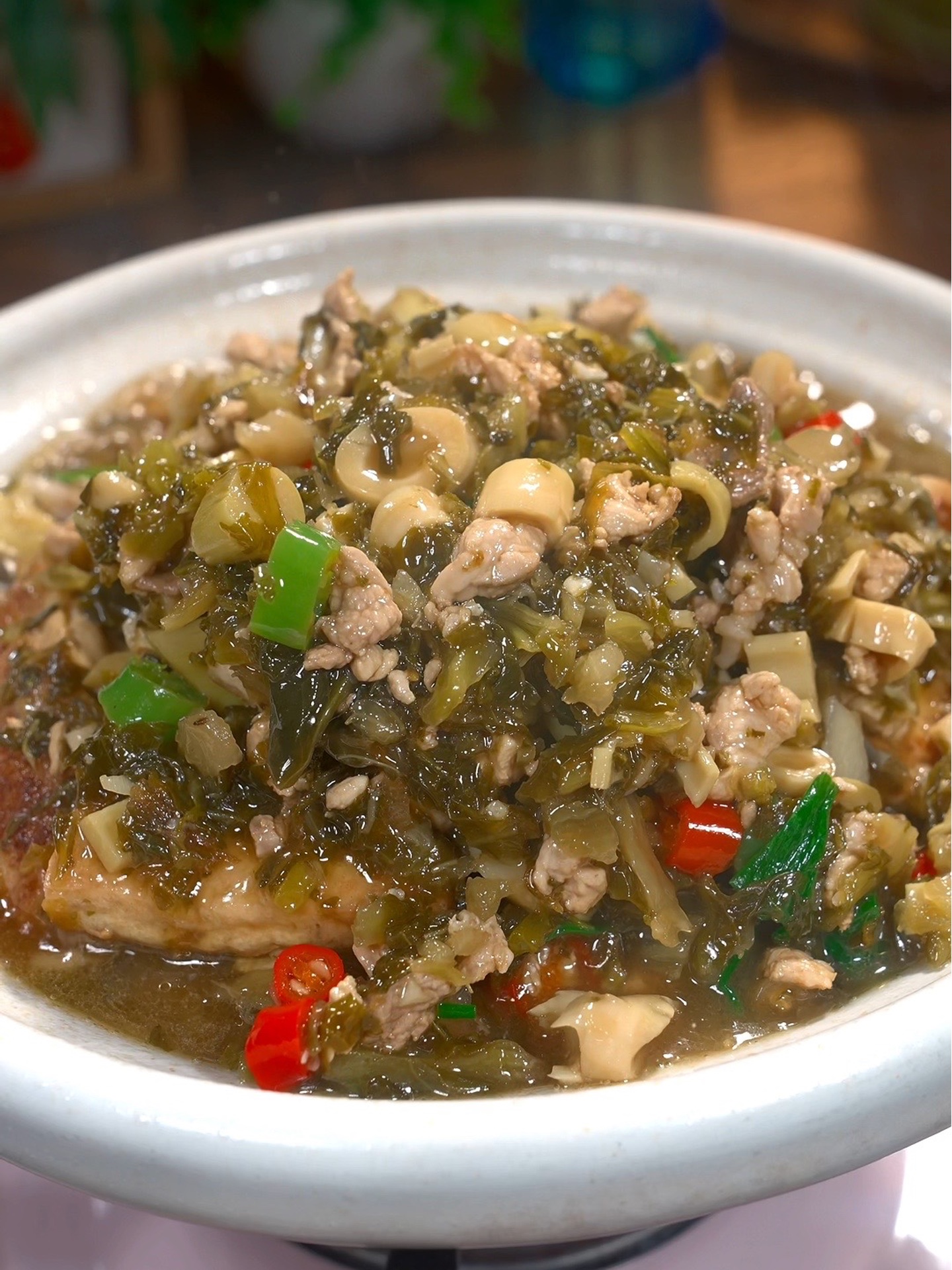 大鱼大肉吃腻了，就做个酸菜小笋焖豆腐，酸辣好吃！