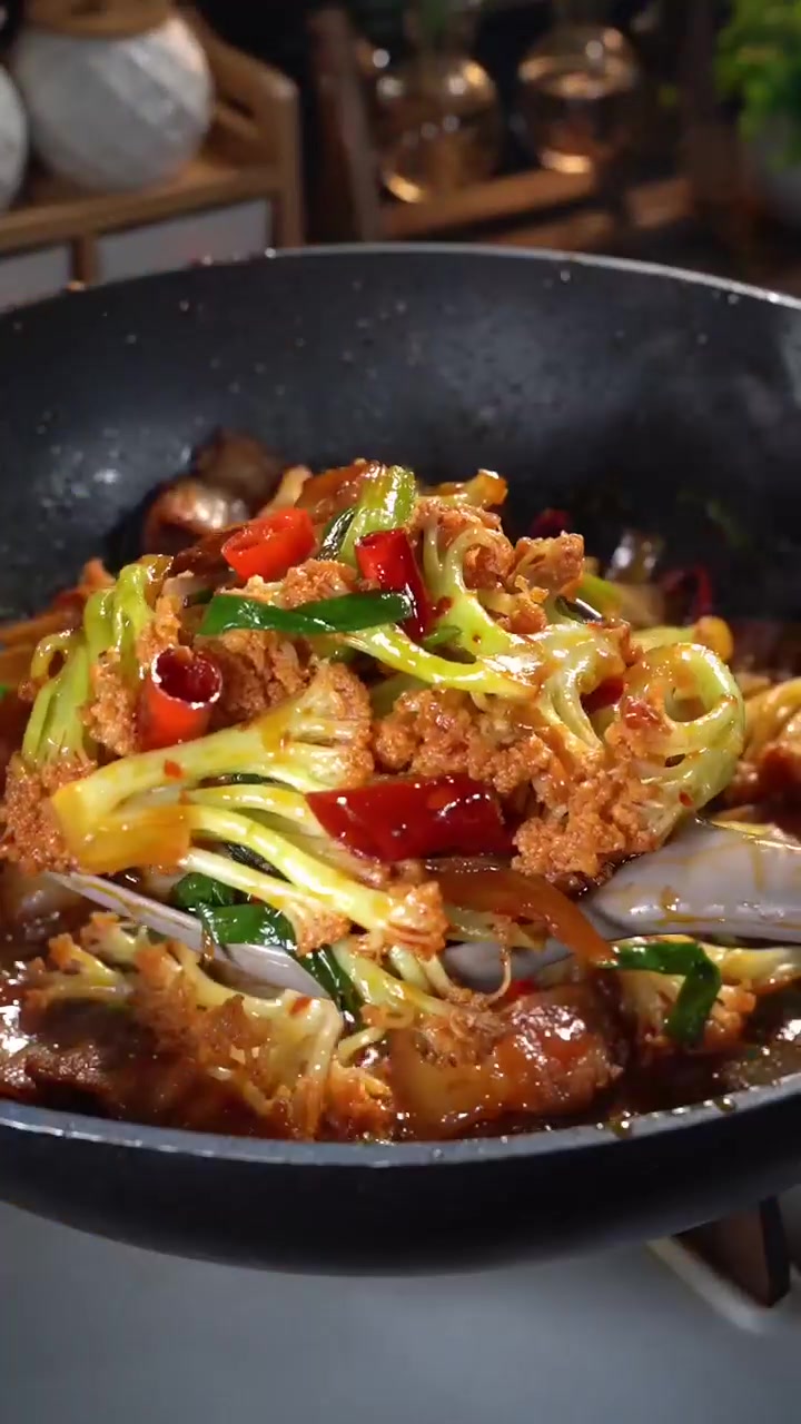 在外面38一份的干锅花菜,在家怎么做才更好吃呢!